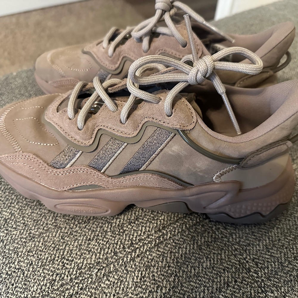 Adidas Ozweego Tennis Shoes